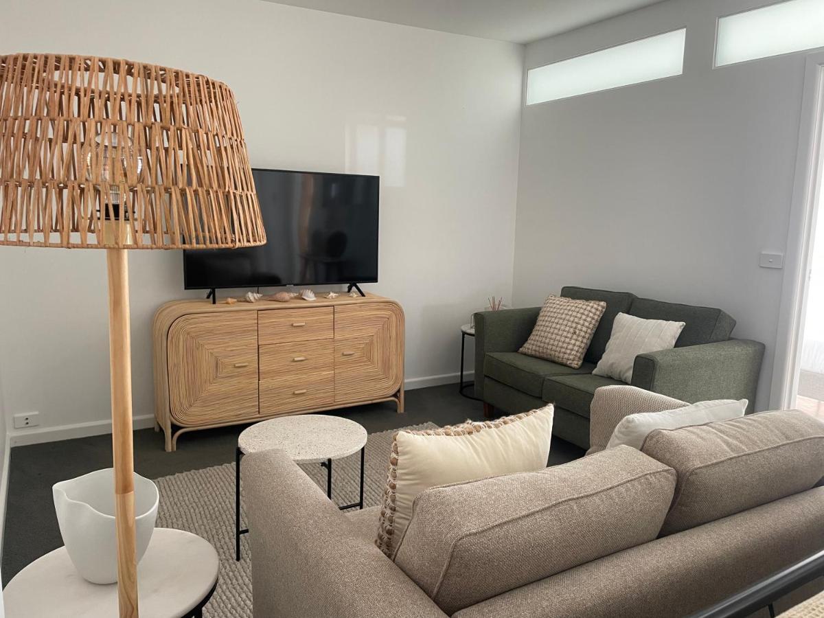 The Wheelhouse - 2Br Waterfront Apt In Town Lakes Entrance Exterior photo